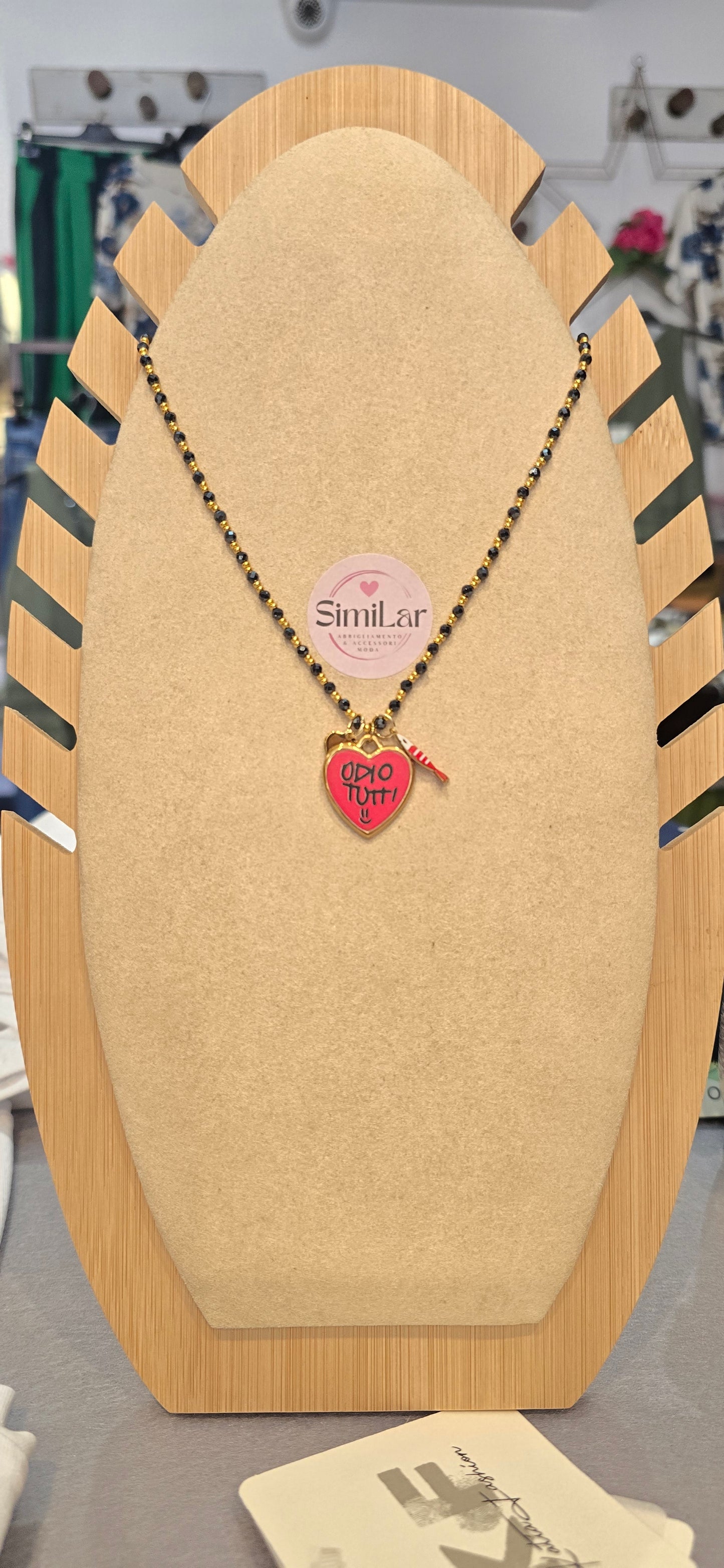 # Collana CRISTALLINI bianca " odio tutti " 3 charms