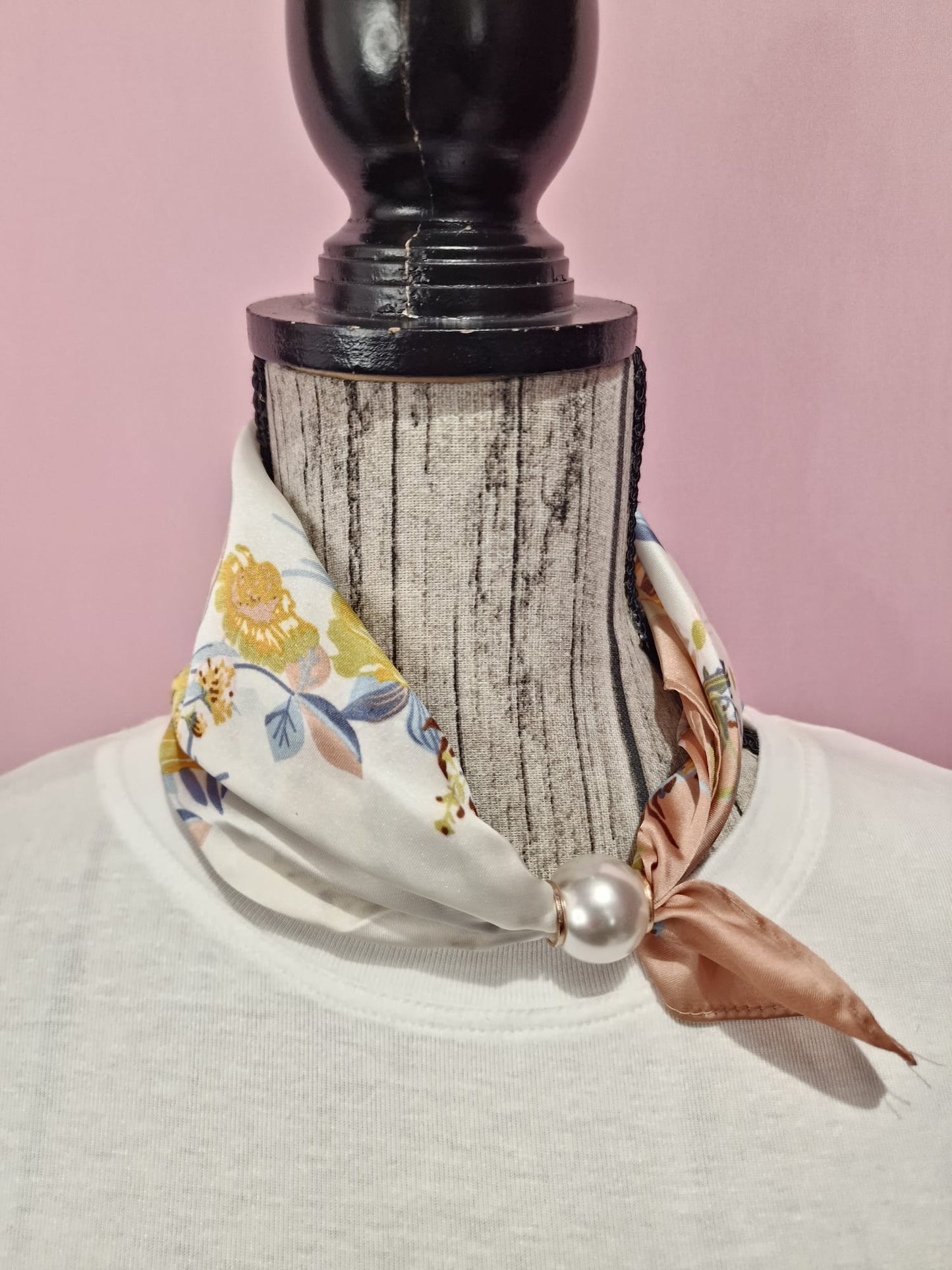 Foulard perla magnetico fiori rosa