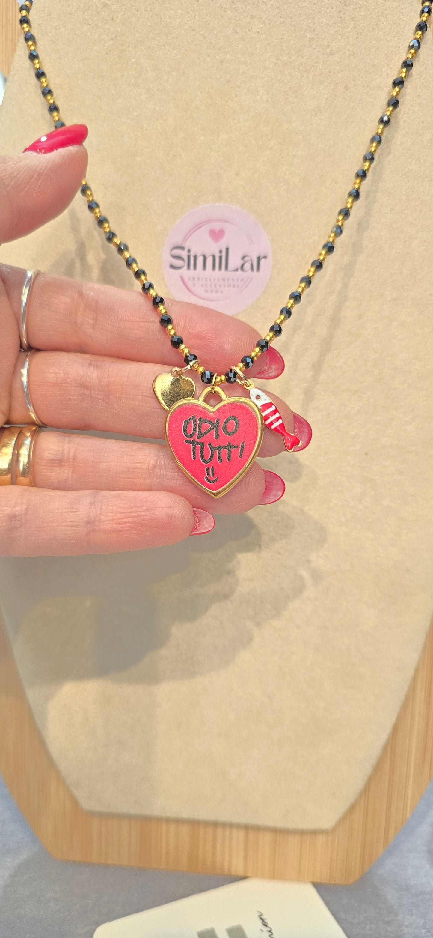 # Collana CRISTALLINI bianca " odio tutti " 3 charms