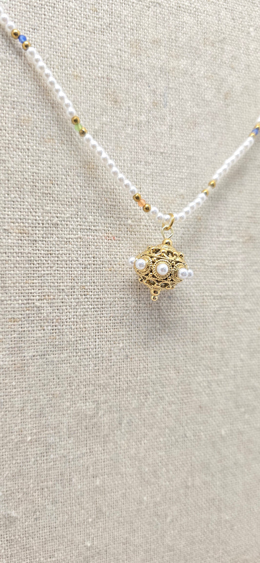 @ Girocollo perle e charm