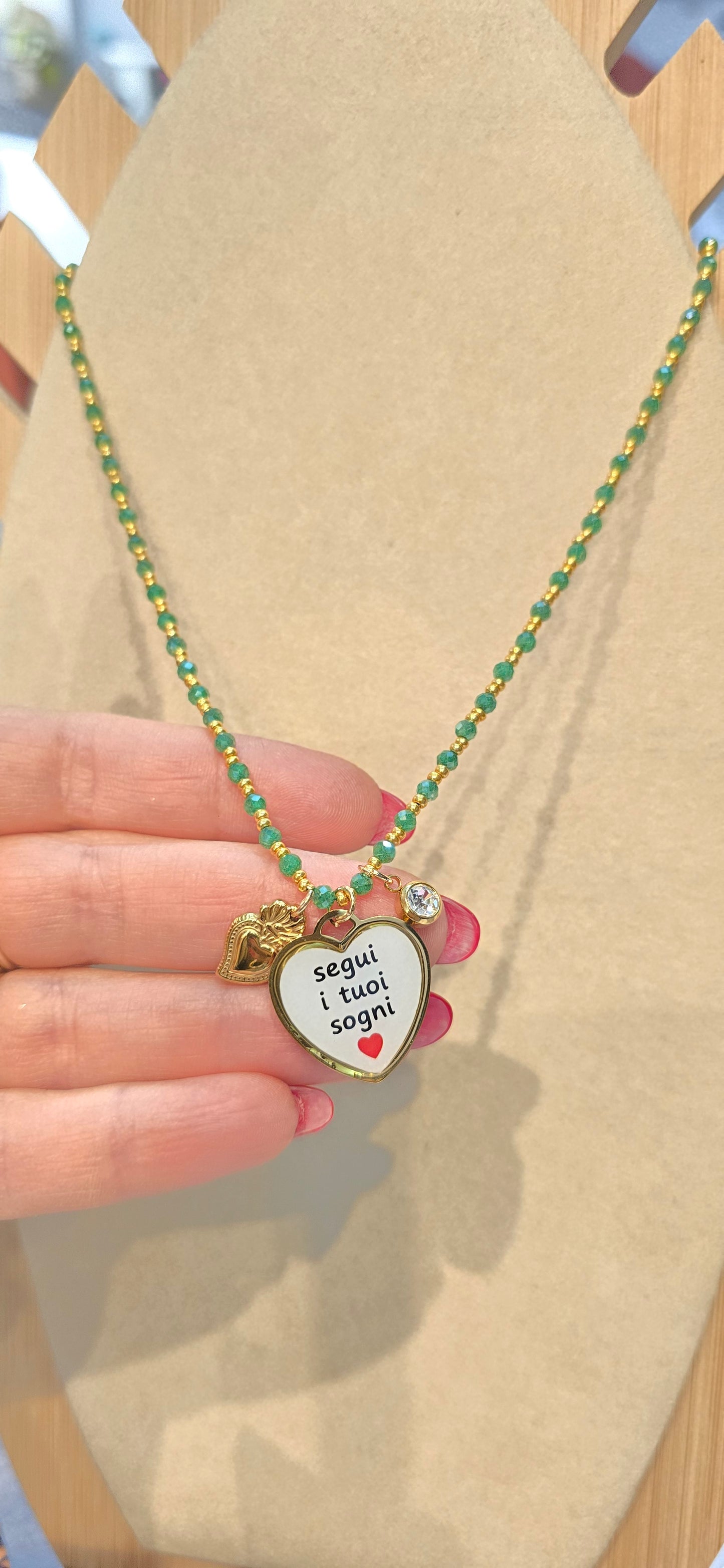 # Collana CRISTALLINI verde " segui i tuoi sogni" 3 charms