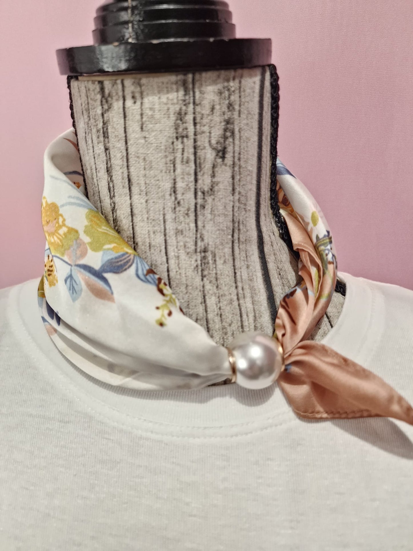 Foulard perla magnetico fiori rosa