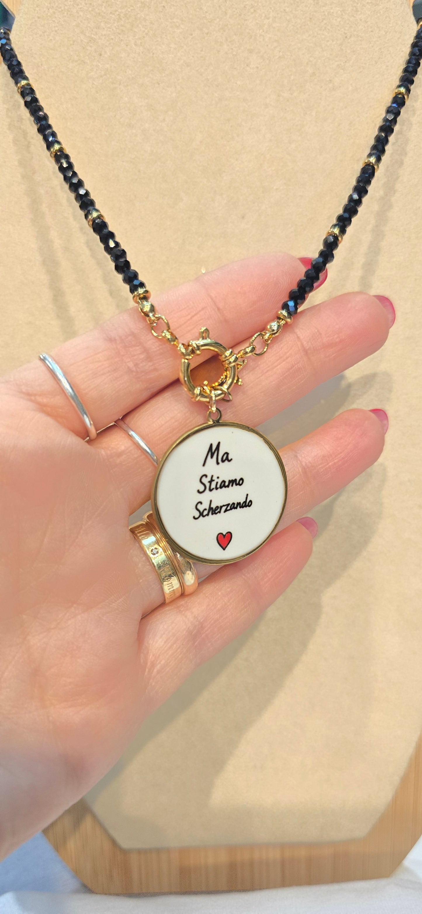# Collana MOOD pallini nera "ma stiamo scherzando "