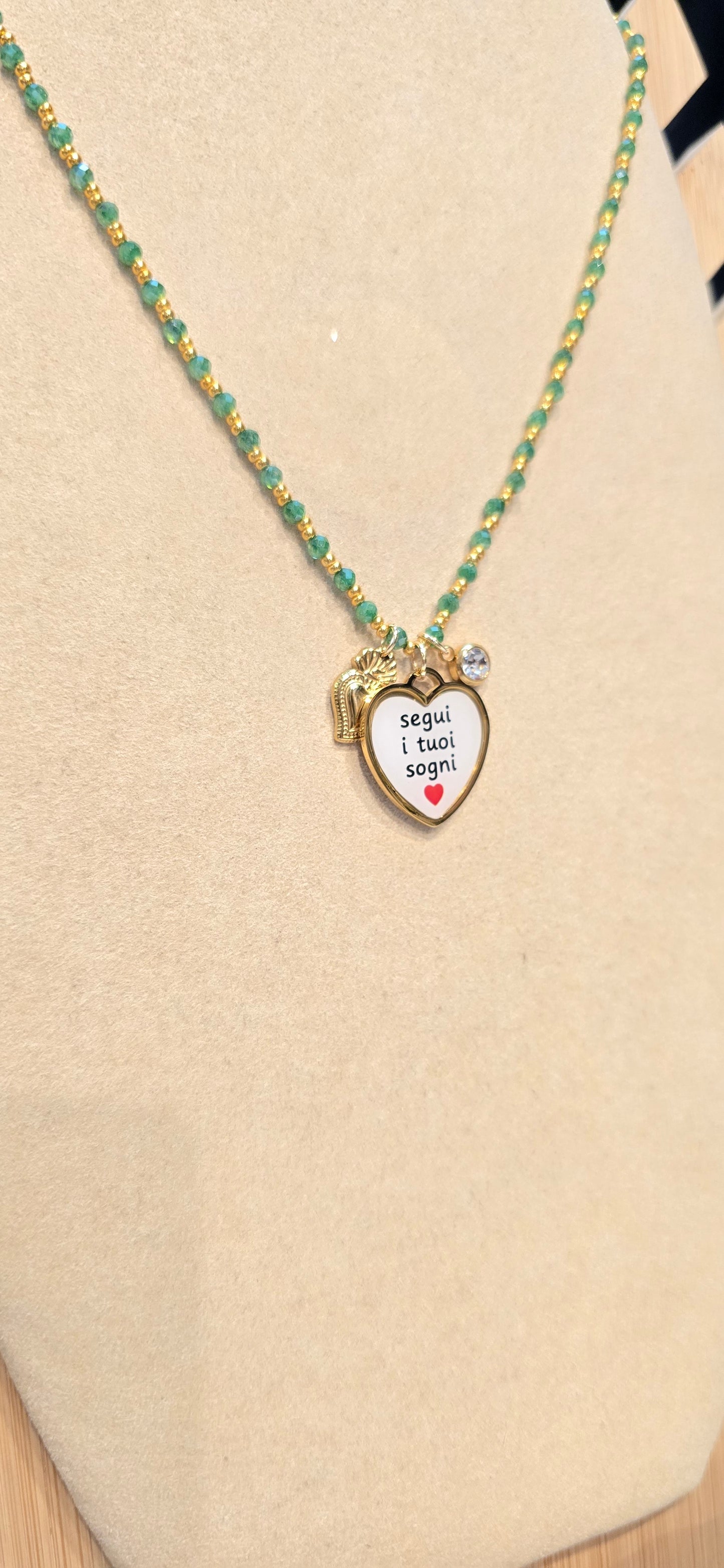 # Collana CRISTALLINI verde " segui i tuoi sogni" 3 charms