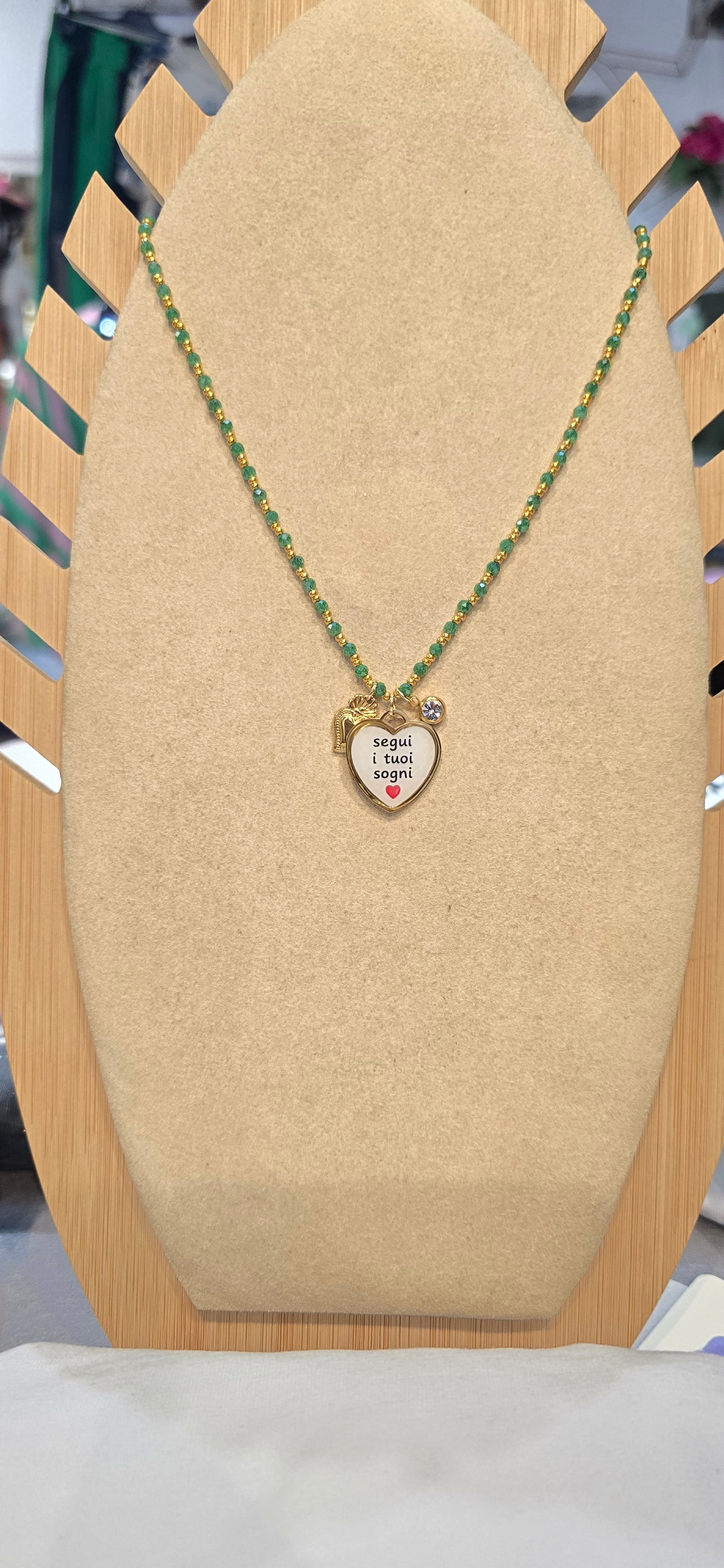 # Collana CRISTALLINI verde " segui i tuoi sogni" 3 charms