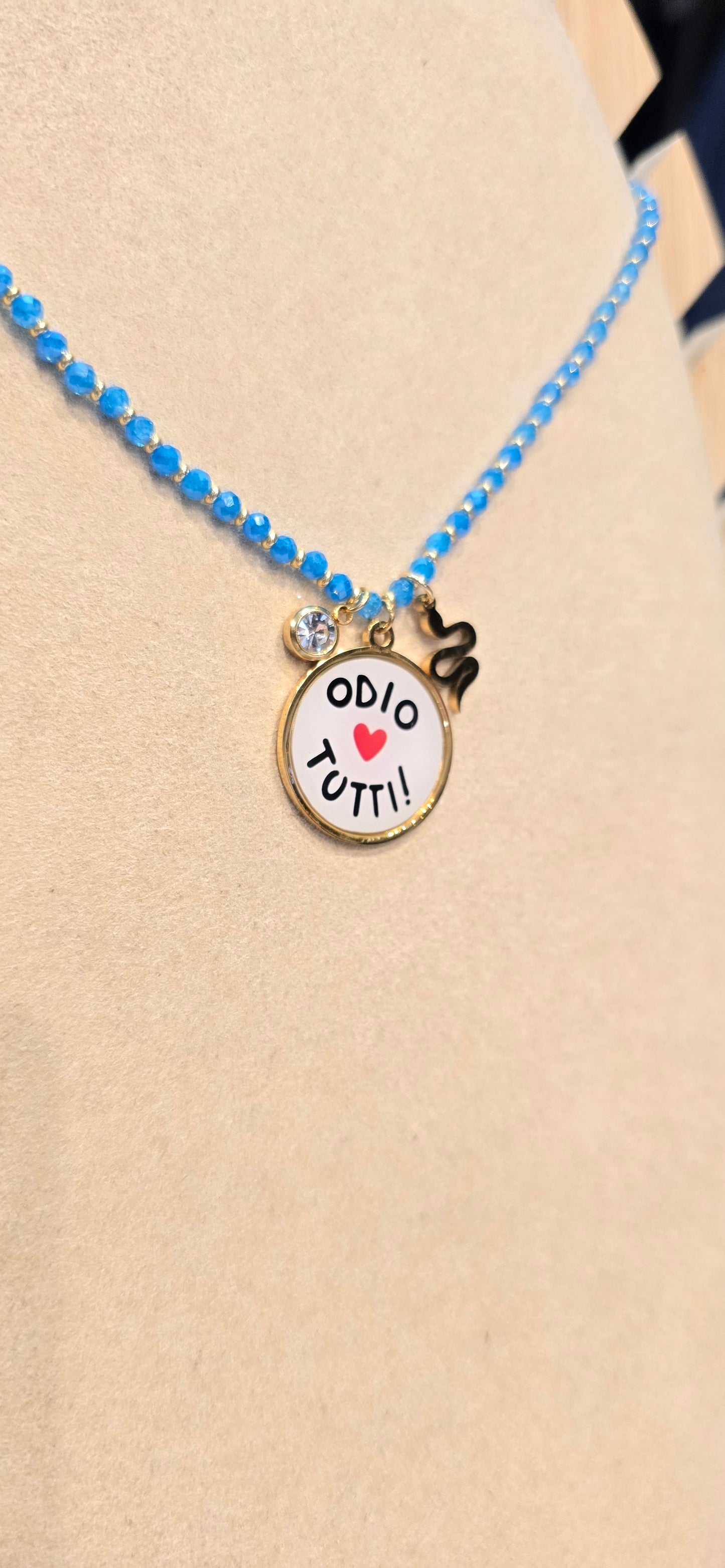 # Collana CRISTALLINI azzurra" odio tutti" 3 charms