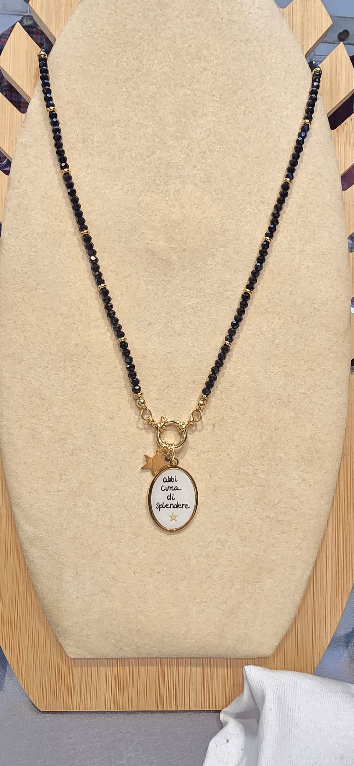 # Collana MOOD pallini nero ABBI CURA DI SPLENDERE