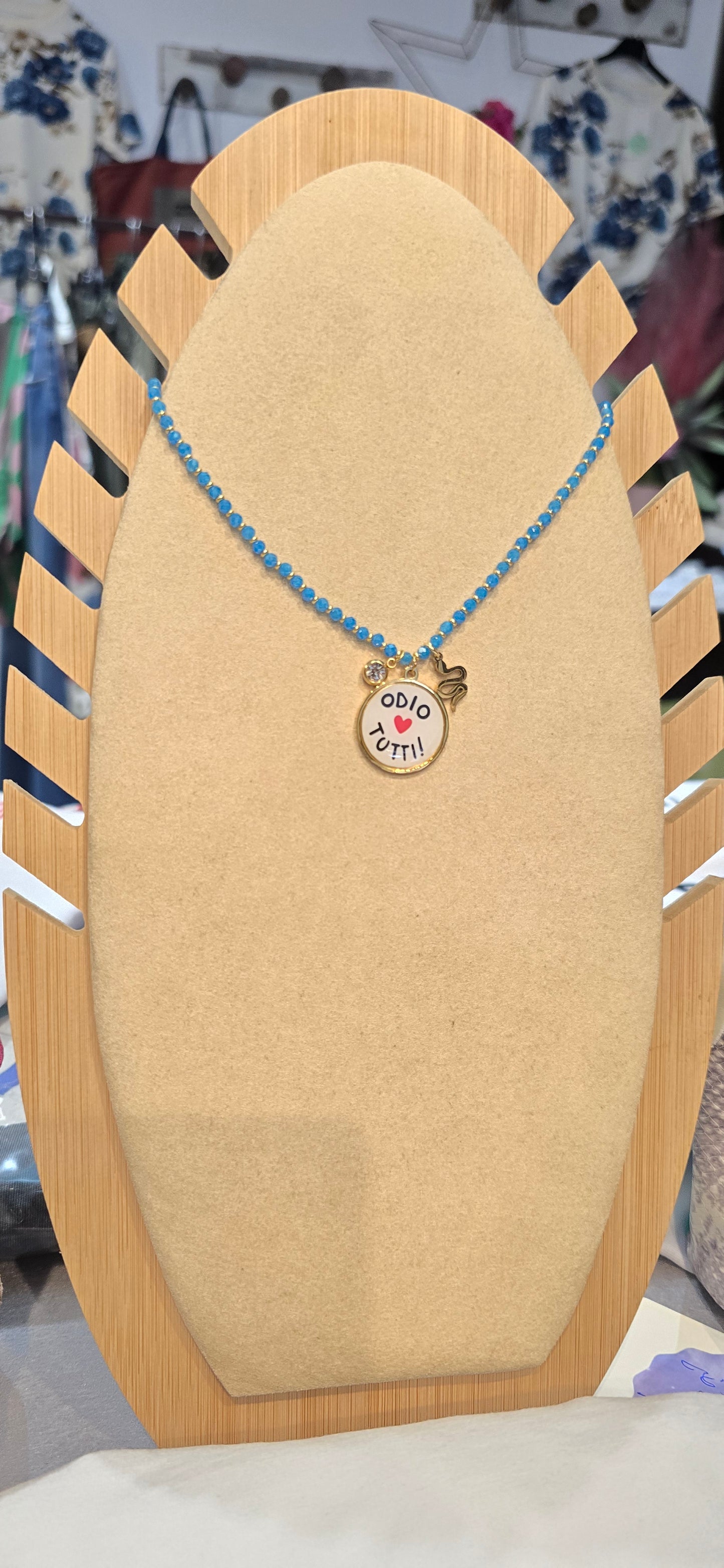 # Collana CRISTALLINI azzurra" odio tutti" 3 charms