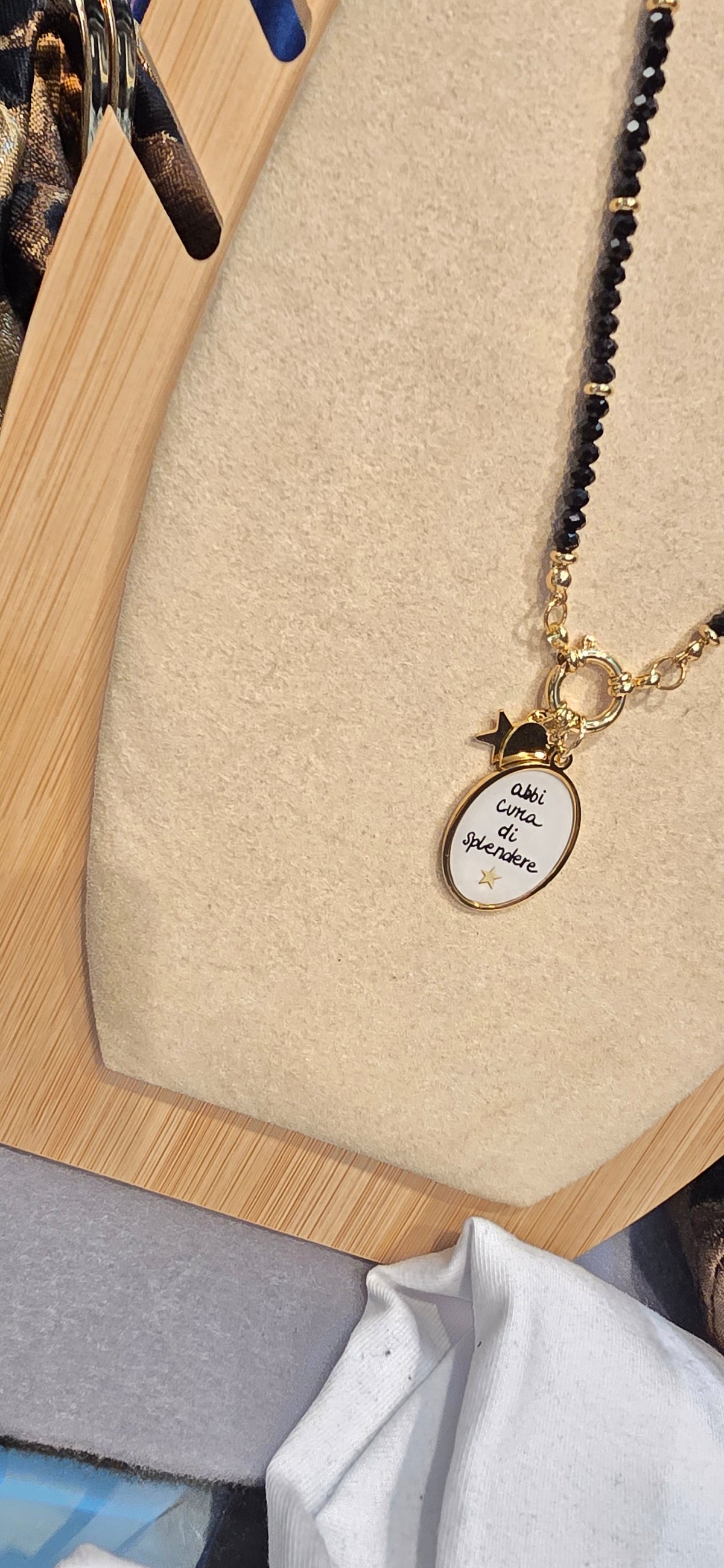 # Collana MOOD pallini nero ABBI CURA DI SPLENDERE